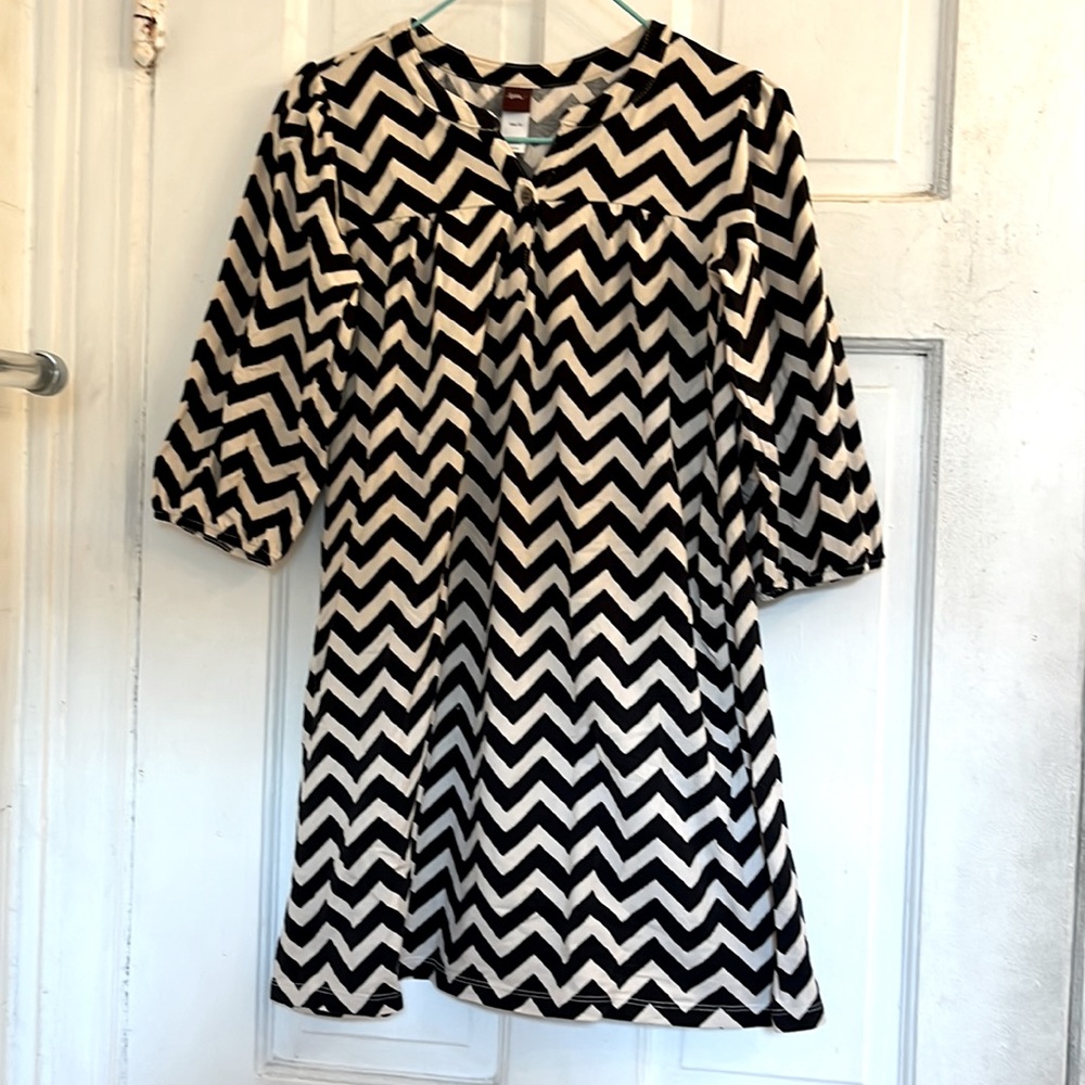 Tea Collection girls black and ivory zig zag striped dress in size 10